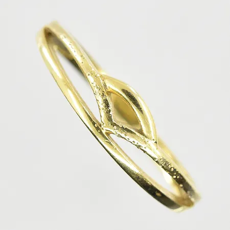 Ring, stl 18½, bredd 2-5 mm, 18K. Vikt: 2,4 g