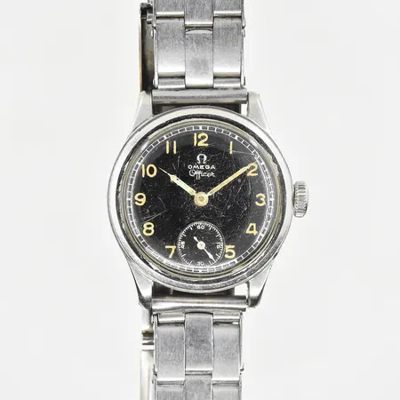 Armbandsur Omega Officer, boett Ø30 mm, manuell, stål, liten sekundvisare, serienr 10258514, verknr 9752760, troligen 1930-1940-tal, skadade visare, repigt plastglas, flexband i stål (ej original), trögt lås, fungerade vid testtillfället, inga tillbehör.                               
