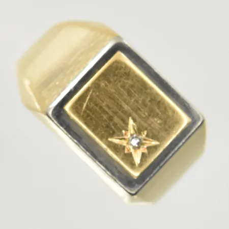 Klackring med diamant 0,01ct, stl 17¼, bredd 3-10 mm, gulguld/vitguld, 18K. Vikt: 6,2 g