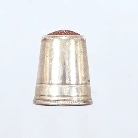 Fingerborg, längd 22mm, Ø16mm, gravyr, år 1915, svensktillverkad, silver 830/1000 Vikt: 3,7 g