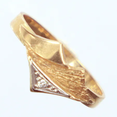Ring, vitgulds detalj, diamant 1x0,005ct, Ø17¼, 18K  Vikt: 2,2 g