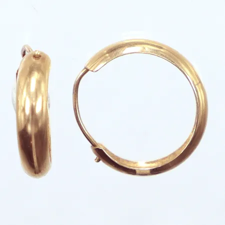 Ett par örhängen Creoler, Ø17,8mm, bredd 3,8mm, något ojämna, 18K  Vikt: 1 g