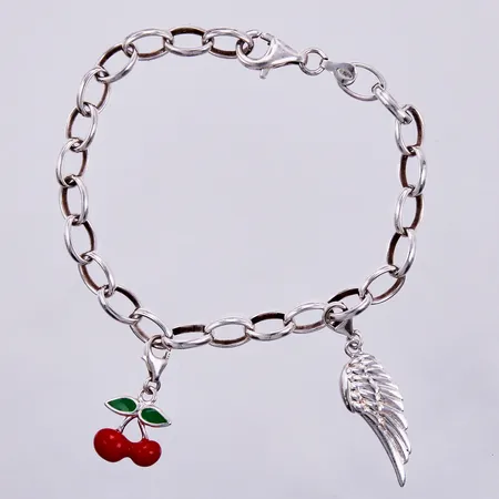 Armband med två berlocker, längd: ca 19,5cm, bredd: ca 2-6mm, GHA, 925/1000 silver  Vikt: 14 g