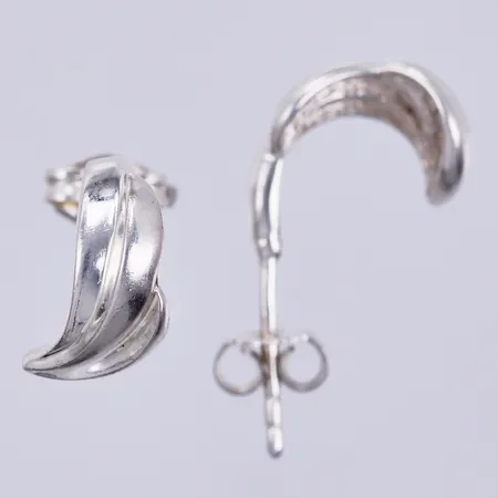 Ett par örhängen längd ca 10mm, bredd ca 5mm, 925/1000 silver Vikt: 1,5 g