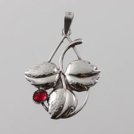 Hänge med sten, höjd 4cm, Nordiska Juvelaktiebolaget 1948, silver Vikt: 2,9 g