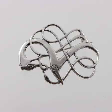 Brosch Norge, kopia på brosch från 1100 talet, längd 45 mm, silver. Vikt: 8,9 g