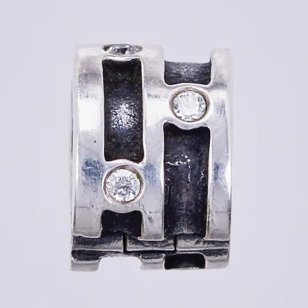 Berlock Pandora, med vita stenar, bredd ca 8mm, 925/1000silver Vikt: 3,5 g