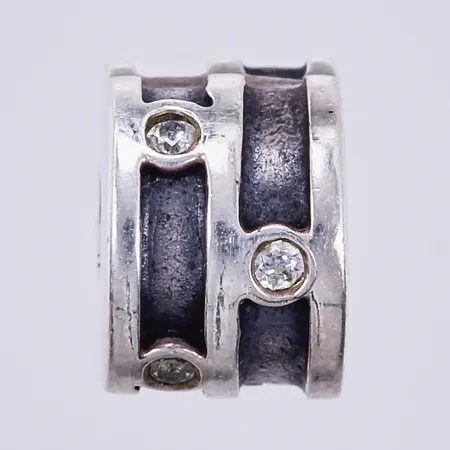 Berlock Pandora med vita stenar, bredd ca 7mm, Silver 925/1000 Vikt: 1,3 g