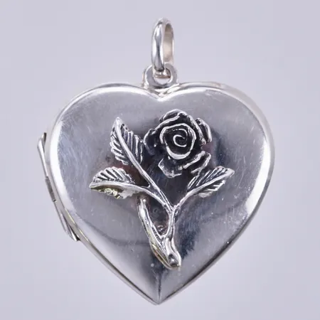 Medaljong, längd ca: 3,4cm, bredd ca: 27mm, Silver 925/1000 Vikt: 7,2 g
