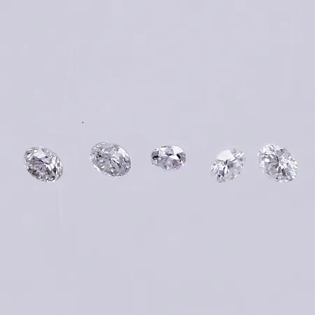 Lösa diamanter ca 5x0,03-0,04ct, totalt ca 0,24ct  Vikt: 0 g