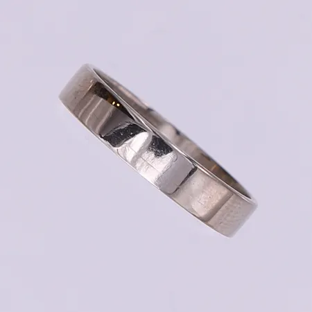 Ring vitguld, slät, stl 16¼, bredd 3,5mm, polerad, ograverad. 18K Vikt: 2,7 g