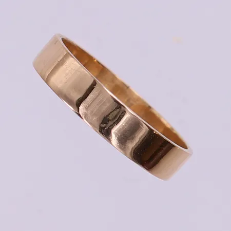 Ring slät, stl 18, bredd 4mm, polerad, ograverad. 18K  Vikt: 3 g
