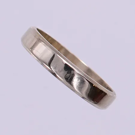 Ring slät, vitguld, stl 18¼, bredd 3,5mm, polerad, ograverad. 18K Vikt: 4,1 g