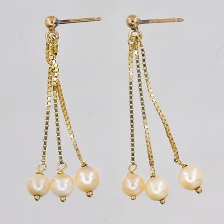 Ett par örhängen med odlade pärlor, längd 40mm, stoppar saknas, slitage,18K Vikt: 2,7 g