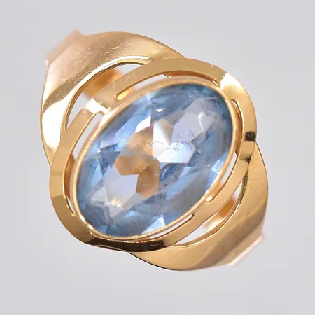 Ring med ljusblå sten, stl 18¾, 18K Vikt: 3 g