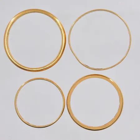 4 Ringar, gravyrer, defekter, 18K Vikt: 11,8 g