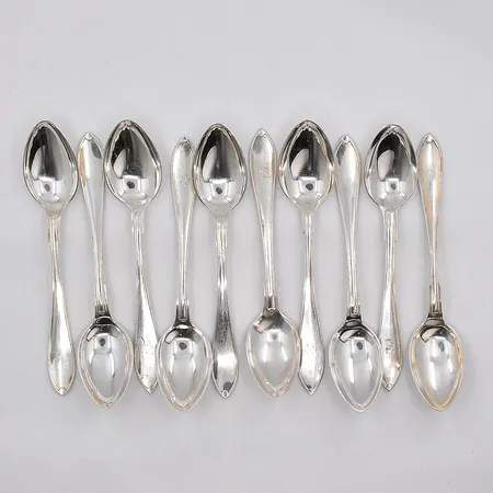 10 kaffeskedar, längd 12cm, modell Svensk spetsig, graverade, 830/1000 silver Vikt: 131,5 g