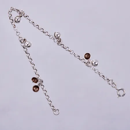 Armband med 5 berlocker, längd ca 17,5cm, bredd ca 2mm, silver Vikt: 4 g