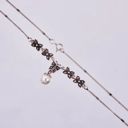 Collier längd ca 44cm, pärla i plast Ø 6mm, kedjan bredd ca 1mm, silver Vikt: 5,6 g