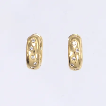 Ett par örhängen creoler med diamanter totalt ca 0,10ctv, Ø13mm, bredd 4,5mm, 18K Vikt: 3,8 g