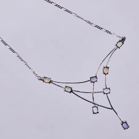 Collier med färgade stenar, längd ca 43cm, bredd ca 1-40mm, vitguld, GHA, 18K  Vikt: 5,1 g