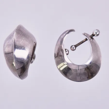Ett par örhängen Georg Jensen 126, Nanna Ditzel, skruvfäste, ca 1960,  30 x 18mm, silver  Vikt: 18,4 g
