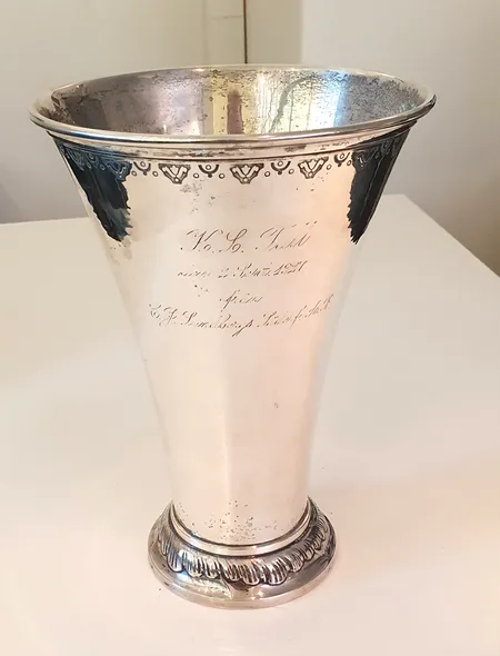 Pokal, handgjor, gravyr , höjd 23,5cm Ø16cm, Stålbergs Eftr C G Nygren H 	 Leksand ,år 1926,  Vikt: 433 g