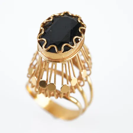 Ring m svart sten, stl 17½(55), 21k, höjd 18mm, lite skev Vikt: 8 g