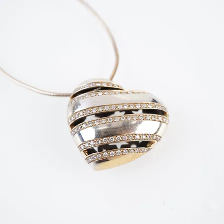 Collier m diamanthänge, 43cm, bredd 1,5mm, hänge 31mm x 27mm, 18k, halskedjan lite skev Vikt: 27,8 g