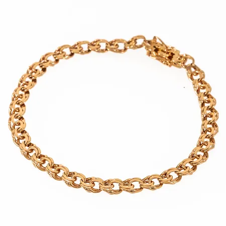 Armband, bismarck i 18K guld. Det är 5,3 mm brett, 18,5 cm långt och väger 9,2g. Kistlås. 18K & Kattfotstämpel. Oläslig namn- och årsstämpel. Slitna länkar närmast låset.