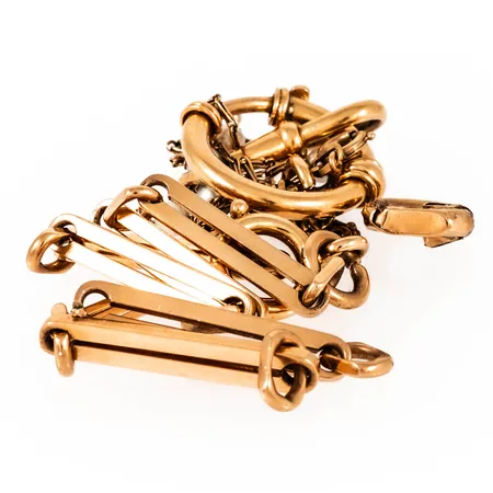 Diverse defekt guld i 18K. Bruttovikt: 24,4g.