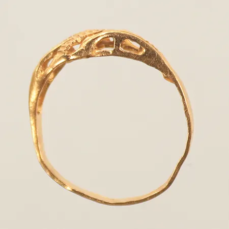 Ring, stl ca 17½, bredd 2-7mm, ojämn skena, 18K, 2,2g 