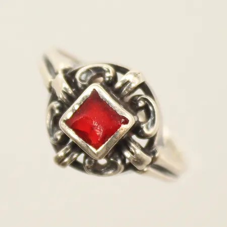 Ring med röd sten, stl 16, bredd 2-12mm, 835/1000-Silver, 2,7g 