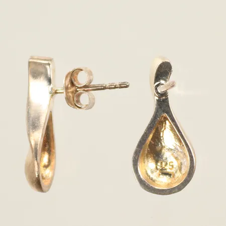 Ett par örhängen, matt/blank, längd ca 19mm (en snurrebuss saknas) 925/1000- Silver, 3,7g 