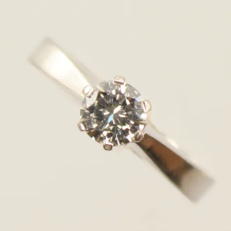 Ring vitguld med diamant ca 0,50ct ca Top Wesselton- Wesselton VVS1/VVS2, (sliten, repig skena, synligt där ring förmiskades/förstorades) stl ca 15¾, 18K  Vikt: 3,3 g