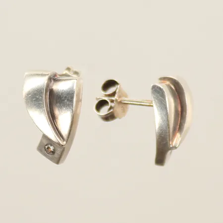 Ett par örhängen med två vita stenar 13x8mm, 925/1000-delar 3,1g Vikt: 3,1 g