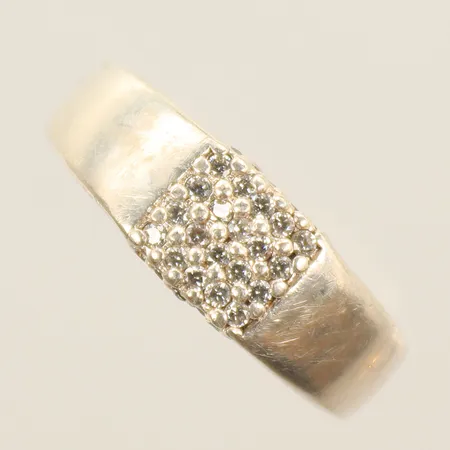 Ring med vita stenar, stl 18, bredd 3-7mm, 925/1000-delar 5g Vikt: 5 g
