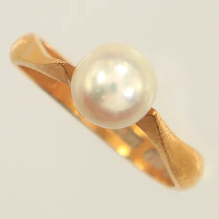 Ring, pärla, skev, gravyr, 23K  Vikt: 4,5 g