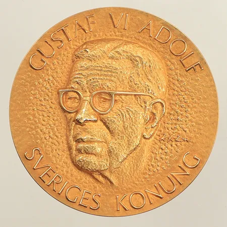 Minnesmedalj Sveriges konung Gustaf VI Adolf - 1882-1972 11 November, Ø45mm, Svenska Medaljgillet AB, etui, certifikat, 18K  Vikt: 65,3 g