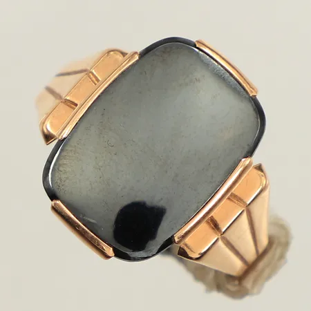 Klackring med hematit, stl 19¾, bredd ca 19mm, tejpad, Finland, 14K Vikt: 7,8 g