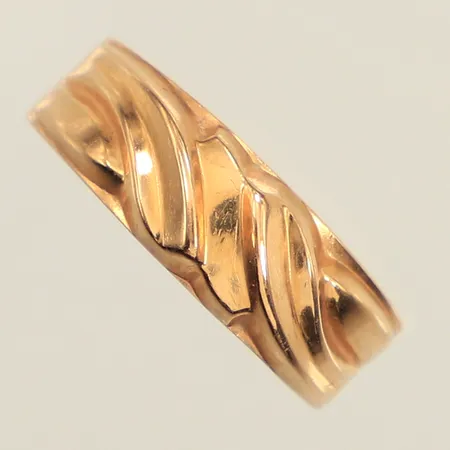 Ring, stl 15¾, bredd 3,7-5,9mm, Ekström Sweden Ab Falköping 1986, något skev, 18K  Vikt: 1,7 g