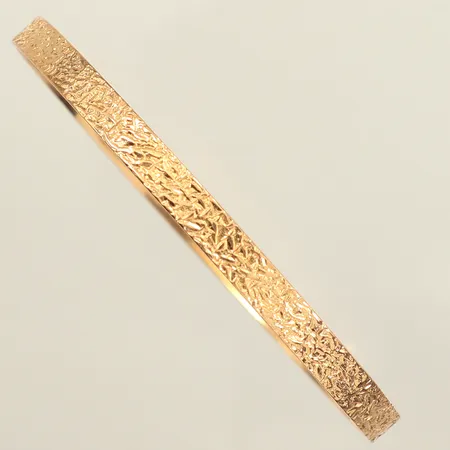 Armring, Ø6cm, innermått 19cm, bredd 5mm, Kå-Ce Guldsmedja Kurt-L Carlsson Stockholm 1974, något skev, 18K Vikt: 16,7 g