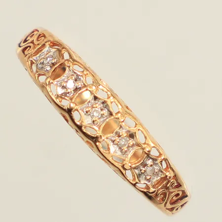 Ring med diamanter 5x ca 0,005ct 8/8-slipade, stl 17, bredd 1,3-4,6mm, GHA, 18K Vikt: 1,5 g