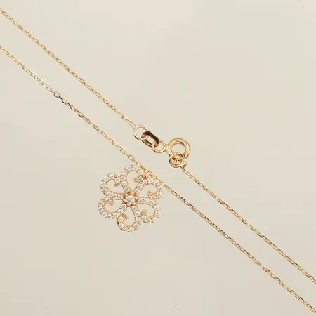 Kedja Ankar, längd 41,5cm, bredd 0,6mm, integrerat hänge med vita stenar, längd 13,5mm, bredd 13,5mm, 14K Vikt: 2,2 g