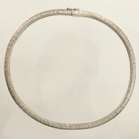Collier, längd 37,5cm, bredd 6mm, 835/1000 silver  Vikt: 22,4 g