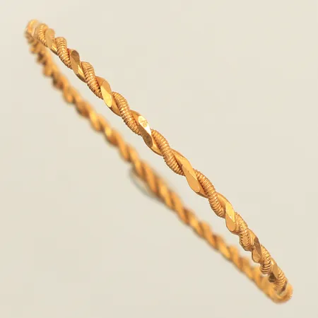 Armring flätad, Ø45mm, innermått 13cm, bredd 2,1mm, 21K  Vikt: 5,8 g
