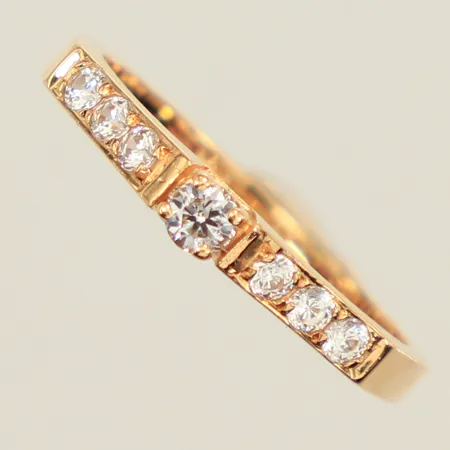 Ring med vita stenar, stl 17¼, bredd ca 3mm, 18K Vikt: 2,5 g