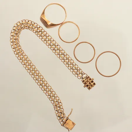 Fyra ringar, armband, gravyr, skadat, 18K  Vikt: 21,2 g