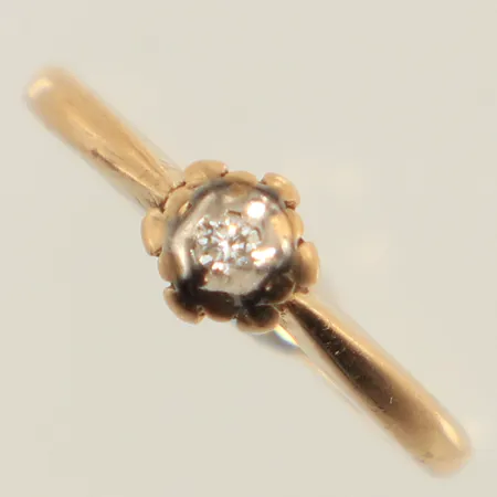 Ring med diamant ca 0,02ct, stl 16½, bredd ca 5,5mm, Alexander Tillander, Oy A.Tillander Ab Helsingborg  Finland år 1971, 18K Vikt: 2,8 g