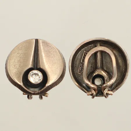 Ett par örhängen med bergskristall Finnfeeling, Karl Laine, Finland, Ø ca 17mm, 925/1000 silver Vikt: 7,1 g